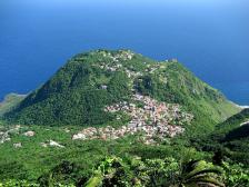 Uitzicht op Saba - foto Wikimedia Radiofluc